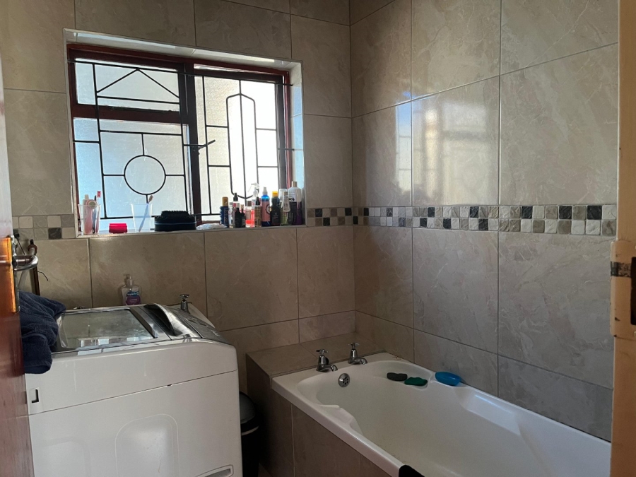 3 Bedroom Property for Sale in Browns Farm Western Cape